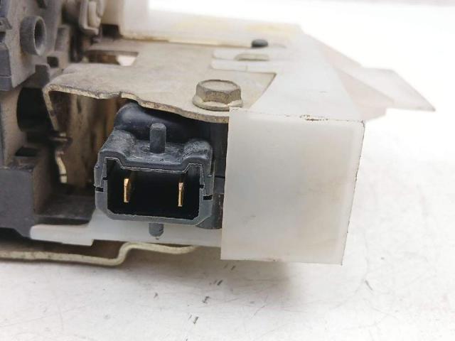 7701469181 RENAULT Cerradura de puerta delantera derecha  en stock Córdoba