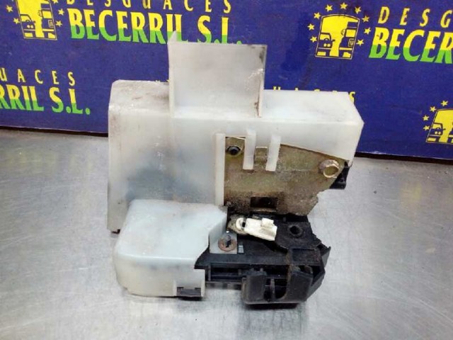 7701469181 RENAULT Cerradura de puerta delantera derecha  en stock Huelva
