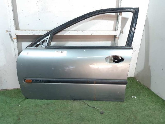 Puerta delantera izquierda 7751471385 Renault (RVI)