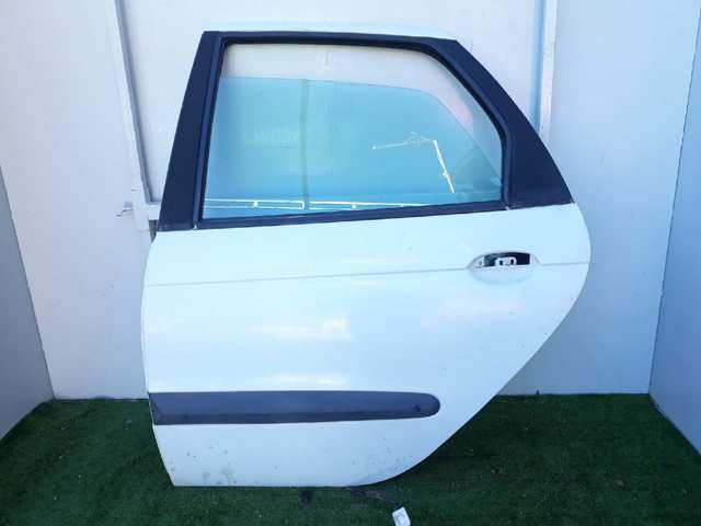 Puerta trasera derecha 7751472140 Renault (RVI)