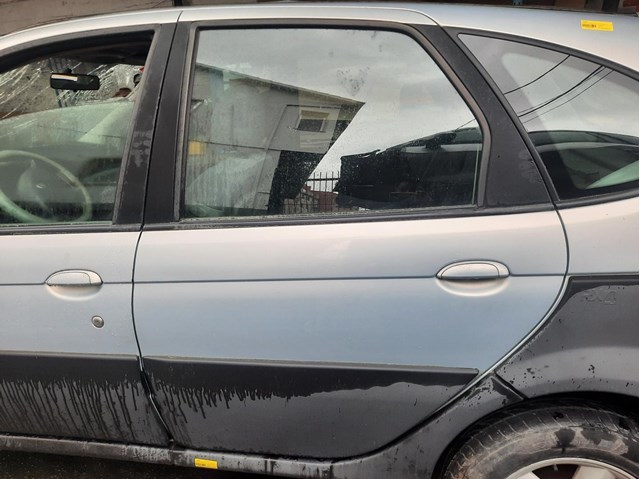 Puerta trasera izquierda 7751472407 Renault (RVI)