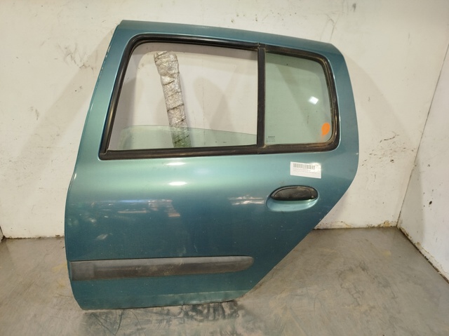 Puerta delantera derecha Renault Clio sedán desguace