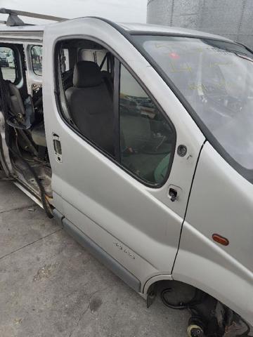 7751478601 RENAULT Puerta delantera derecha  en stock Gandía