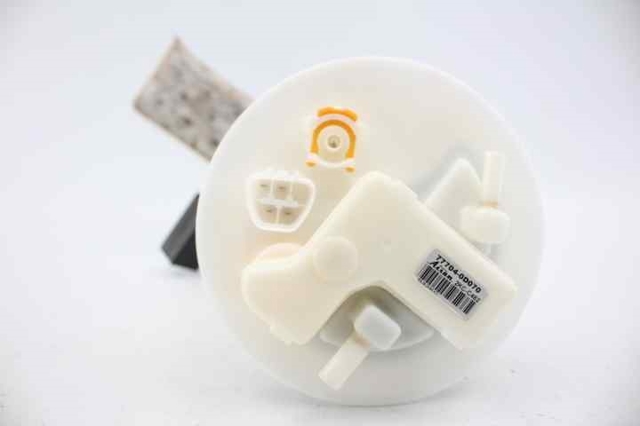 777040D070 TOYOTA Bomba de gasolina comprar Alcalá