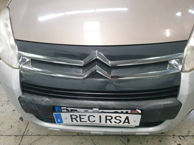 Rejilla frontal 7804S9 Peugeot/Citroen