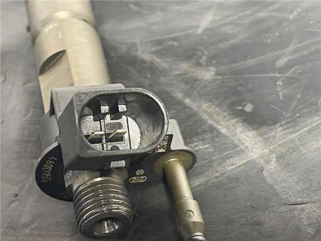 7805428 Inyector de combustible  disponible Burgos