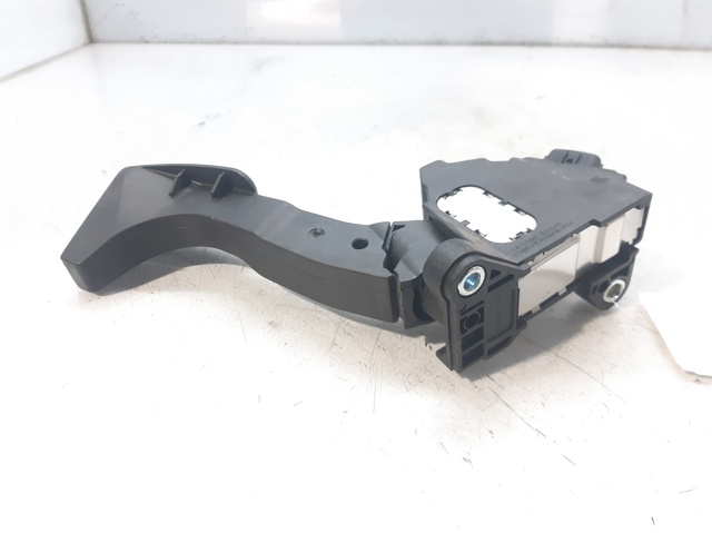 7811002120 TOYOTA Pedal del acelerador  en stock Gandía