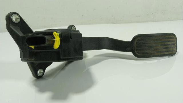 7811002210 TOYOTA Pedal del acelerador  en stock Córdoba