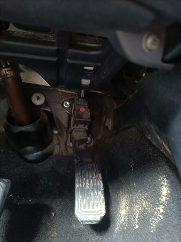 Precio del repuesto Potenciómetro pedal Avensis  sedán