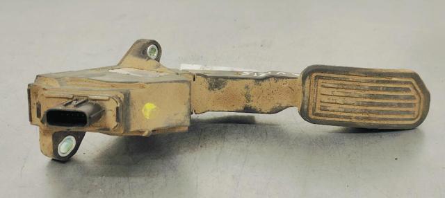 781100W040 TOYOTA Pedal del acelerador  disponible Vigo