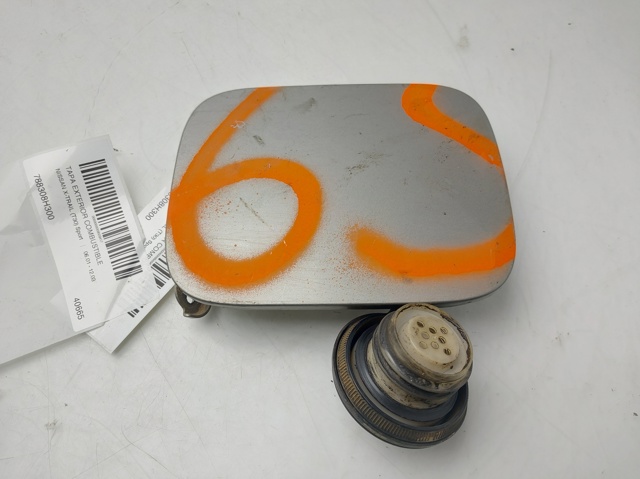 Tapa exterior de tanque combustible Nissan X-Trail  (2001-2007)