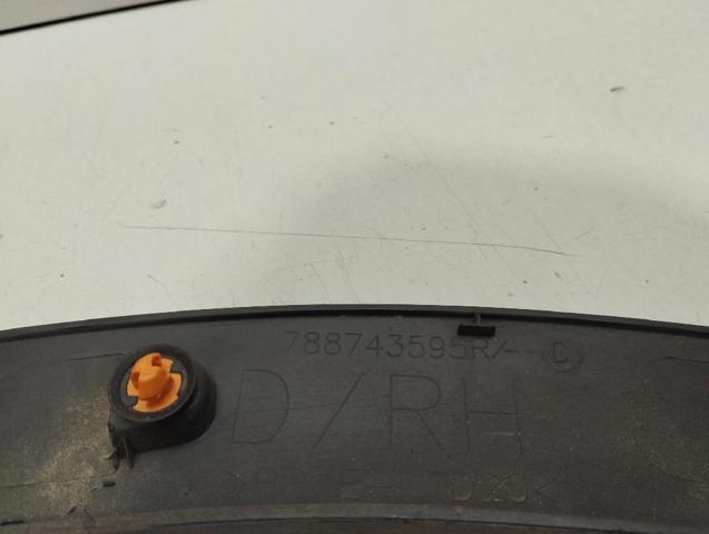 788743595R Extensión de la aleta trasera derecha  disponible Burgos