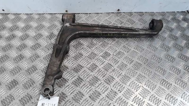 Brazo inferior derecho de la suspensión delantera 7D0407152A VAG