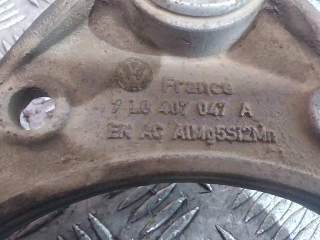 7L0407047A Brazo superior izquierdo/derecho de suspensión delantera  comprar en Zaragoza