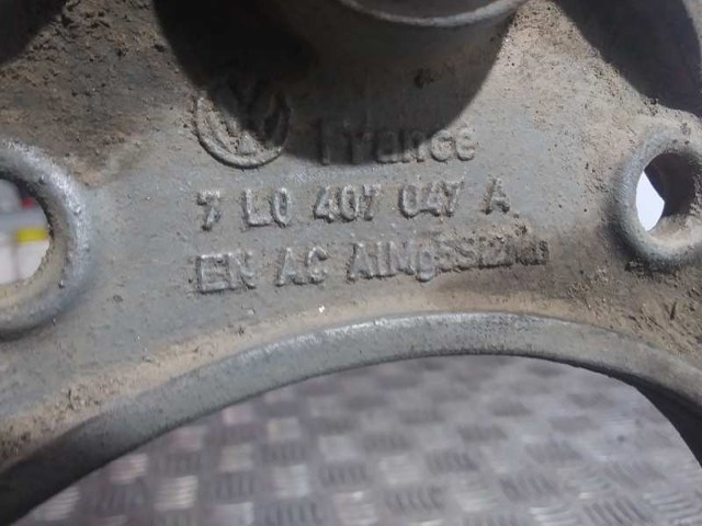 7L0407047A Brazo superior izquierdo/derecho de suspensión delantera  en stock Castellón