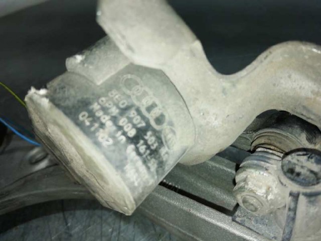 7L0407047B VAG Brazo superior izquierdo/derecho de suspensión delantera  en stock Huelva