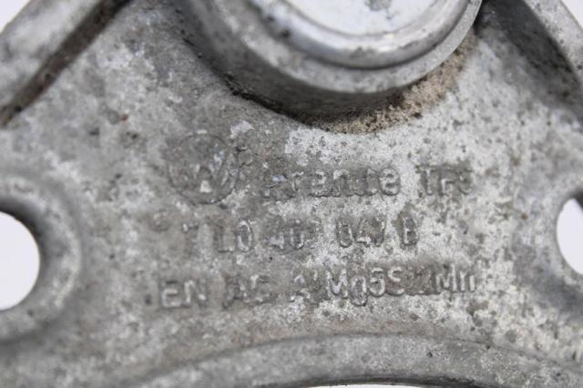 7L0407047B Brazo superior izquierdo/derecho de suspensión delantera  comprar en Reus