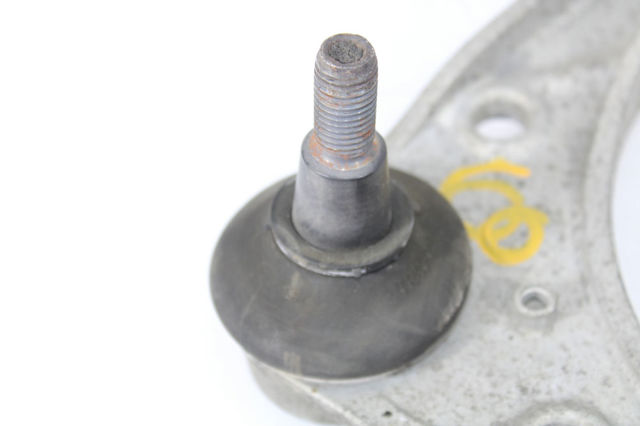 7L0407047B Brazo superior izquierdo/derecho de suspensión delantera  comprar en Pontevedra