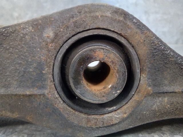 VAG 7L0407151H Brazo inferior izquierdo de la suspensión delantera  en stock Terrassa