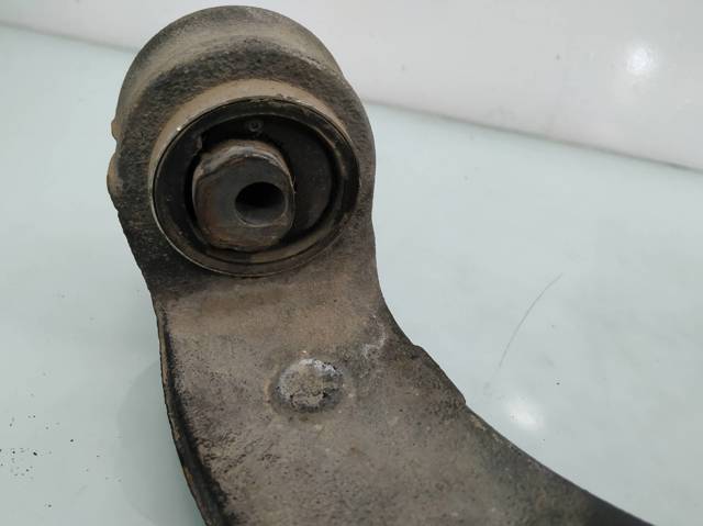 7L0407153B Brazo inferior izquierdo de la suspensión delantera  comprar en Pontevedra