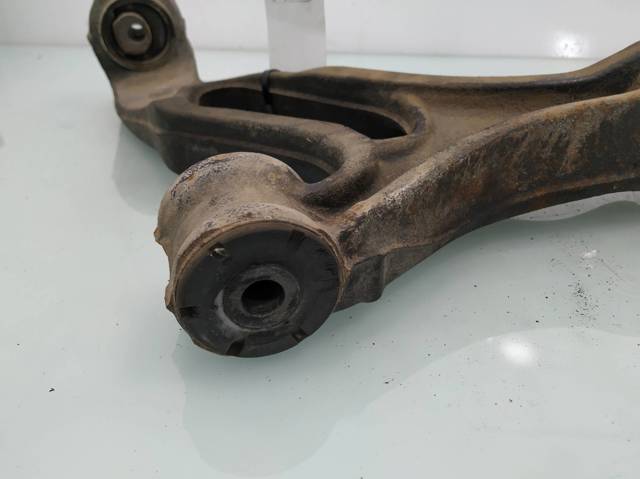 7L0407153B Brazo inferior izquierdo de la suspensión delantera  disponible Burgos