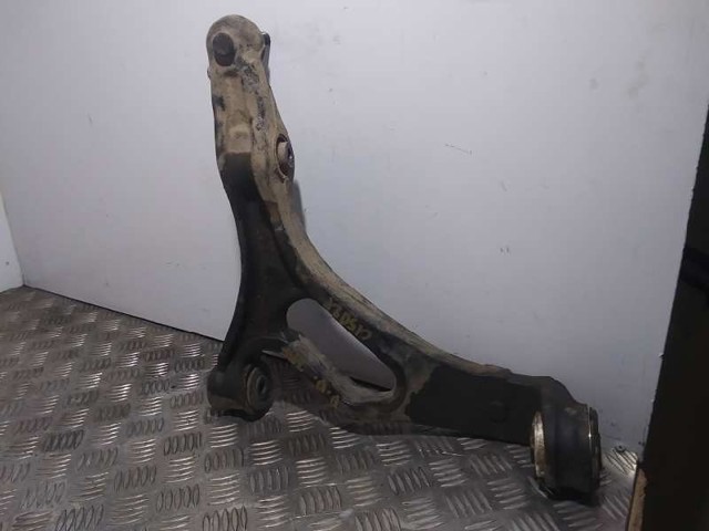 VAG 7L0407154B Brazo inferior derecho de la suspensión delantera  en stock Salamanca