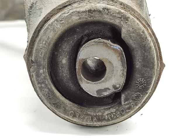 VAG 7L0407154B Brazo inferior derecho de la suspensión delantera  disponible Valladolid