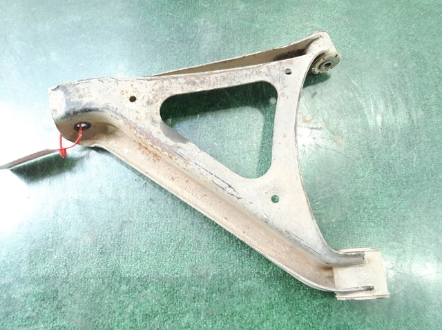7L0505311B Brazo inferior izquierdo de la suspensión trasera  disponible Utrera
