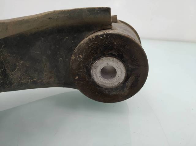 7L0505352 Brazo inferior derecho de la suspensión trasera  disponible Utrera