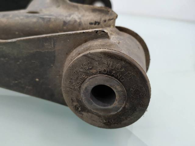 7L0505352 Brazo de suspensión trasero inferior derecho  en stock Sabadell