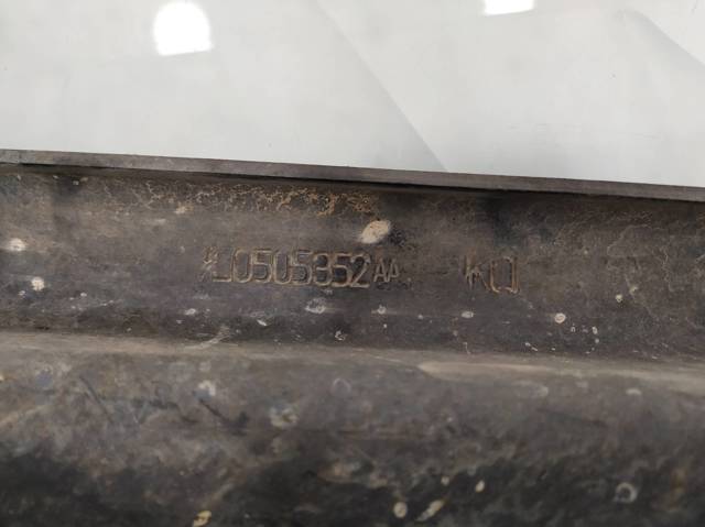 VAG 7L0505352 Brazo de suspensión trasero inferior derecho  en stock Terrassa