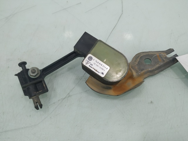 Sensor de nivel de carrocería delantero derecho 7L0616214B VAG
