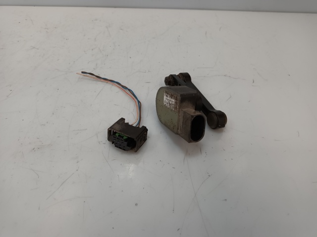 7L0616571B Sensor de nivel de carrocería trasero  disponible Málaga
