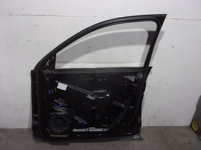 7L0831056L VAG Puerta delantera derecha  disponible Ourense