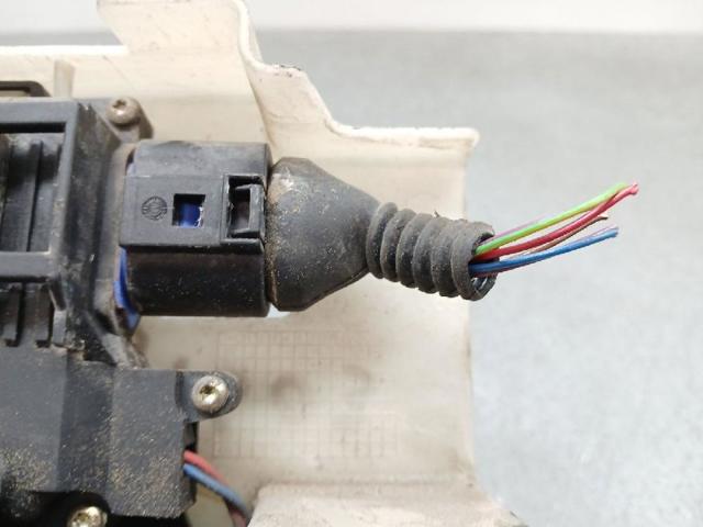 7L0839015 VAG Cerradura de puerta trasera izquierda  en stock Huelva