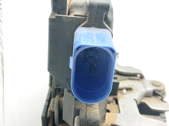 7L0839015 PORSCHE Cerradura de puerta trasera izquierda  en stock Huelva