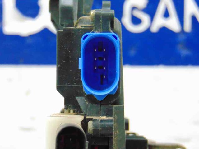 VAG 7L0839015B Cerradura de puerta trasera izquierda  en stock Valencia