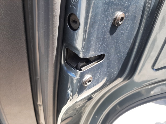 Cerradura puerta trasera derecha para volkswagen touareg (7la) tdi r5 bac 7L0839016D