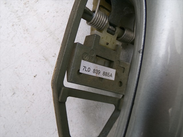 7L0839885A Soporte de manija exterior de puerta trasera izquierda  en stock Castellón