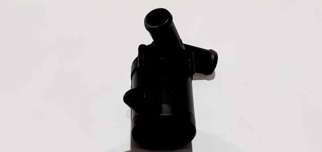 7L0965561D Bomba de agua eléctrica auxiliar  disponible Málaga