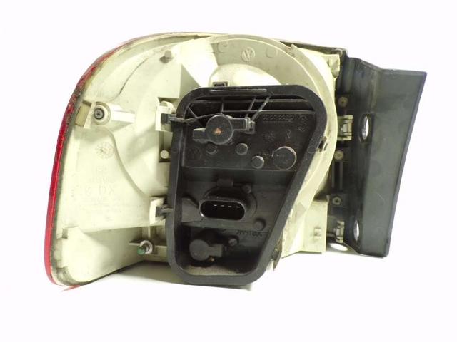 7L6945096P Piloto trasero exterior derecho  disponible Utrera
