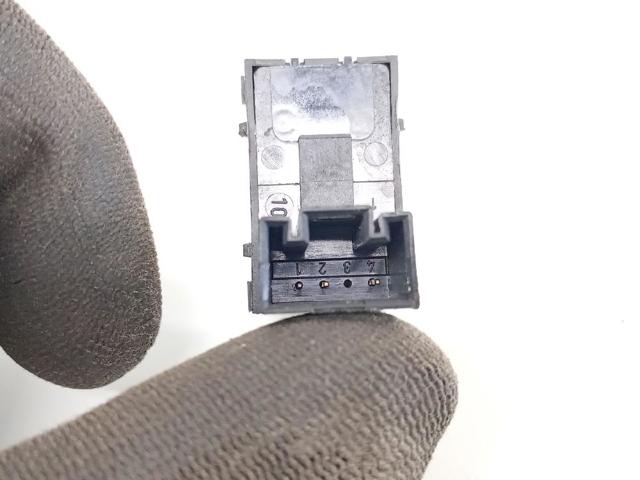 7L6959855 Botón de encendido del motor del elevalunas delantero derecho  disponible Málaga