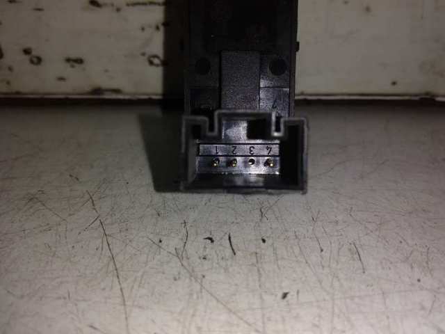 7L6959855 Botón de encendido del motor del elevalunas delantero derecho  disponible Málaga
