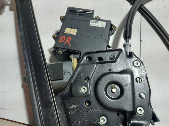 VAG 7M3959802 Motor del elevalunas de la puerta delantera derecha  comprar en Albacete