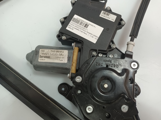 VAG 7M3959812 Motor del elevalunas de la puerta trasera derecha  en stock Salamanca