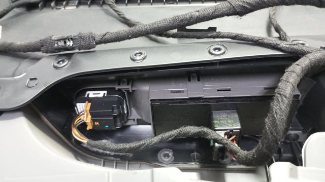 7N0959857 Unidad de control de elevalunas delantera izquierda  comprar en Reus
