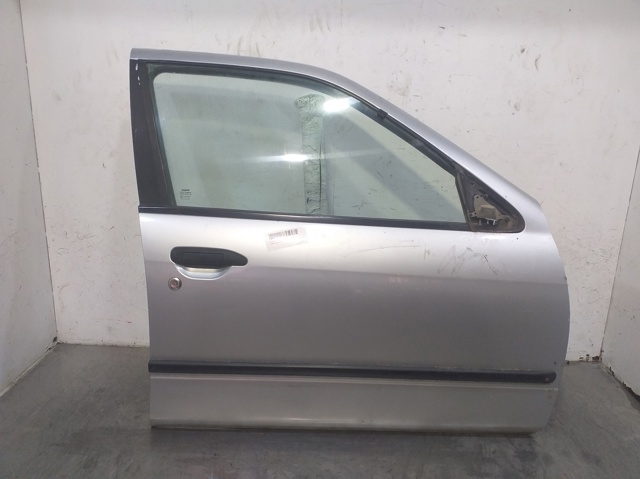 Puerta delantera derecha 801002J036 Nissan