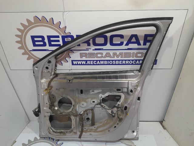 801006560R Puerta delantera derecha  disponible Málaga