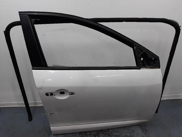 801006560R RENAULT Puerta delantera derecha  disponible Ourense