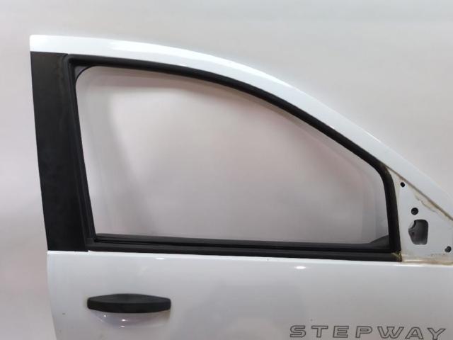 801008218R RENAULT Puerta delantera derecha  comprar en Jaén